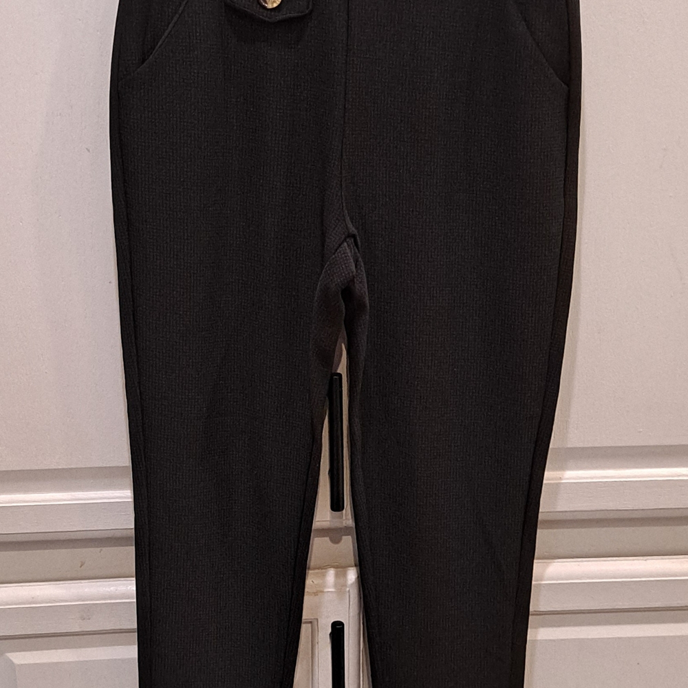 Elegant Black Cropped Pants